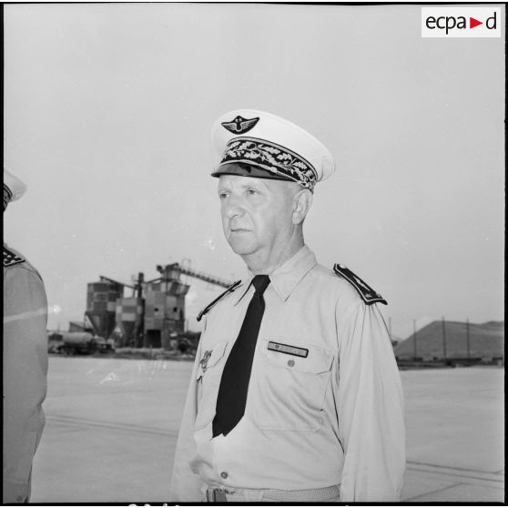 Base aérienne de Maison-Blanche. Portrait du général Henri Rouget.