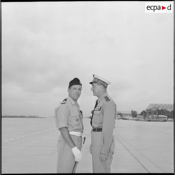 Autorités militaires sur la base aérienne de Maison-Blanche.