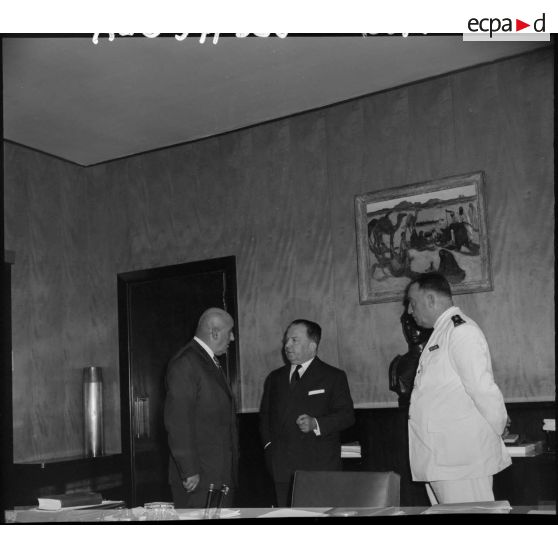 Alger. Visite du secrétaire d'Etat à la Marine Franck Arnal.