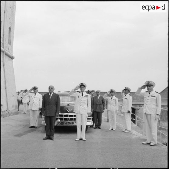Alger. Visite du secrétaire d'Etat à la Marine, Franck Arnal.