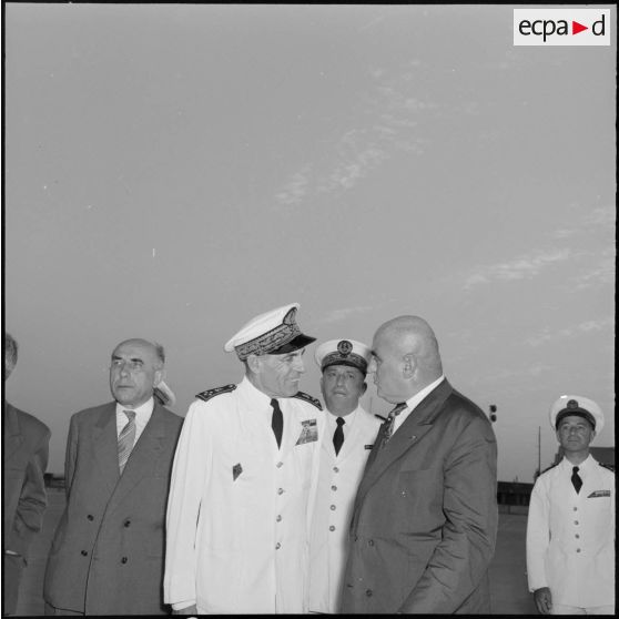 Alger. Rencontre entre Franck Arnal et le général Auboyneau.