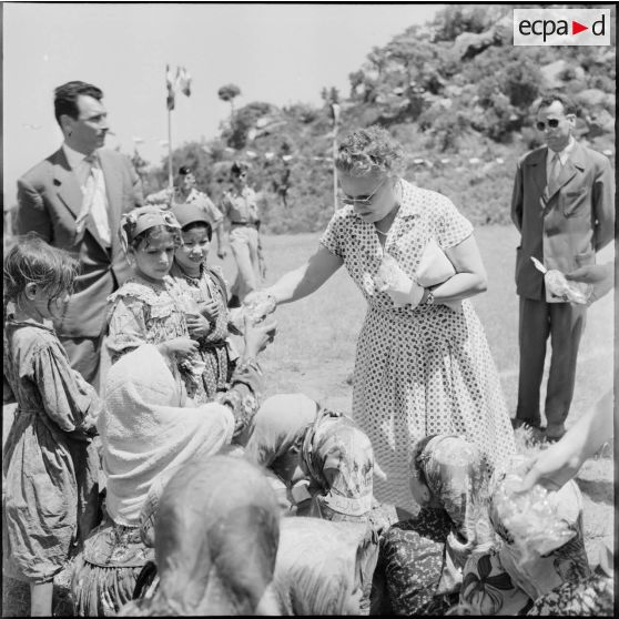 Madame Lacoste en visite à Tizi-Ouzou.