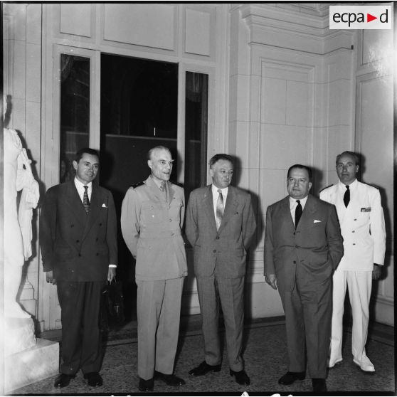 Constantine. Autorités civiles et militaires à la préfecture.