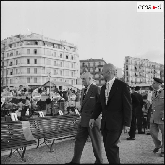 Club des officiers d'El Kettani. Arrivée du général Salan.