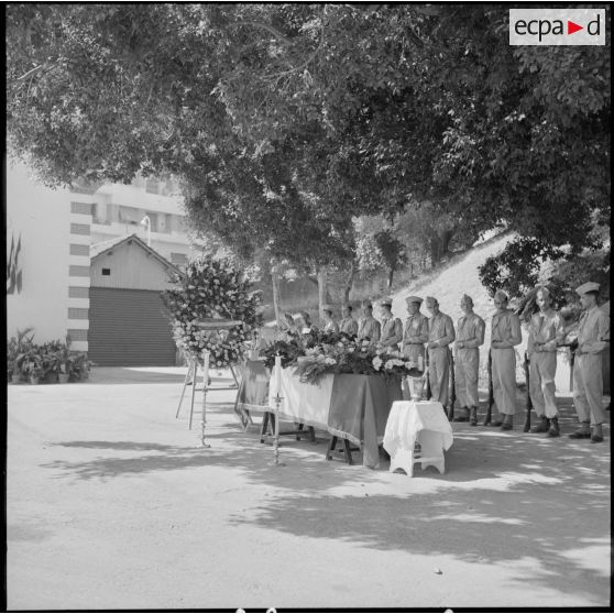 Alger. Le cercueil du capitaine Portman.