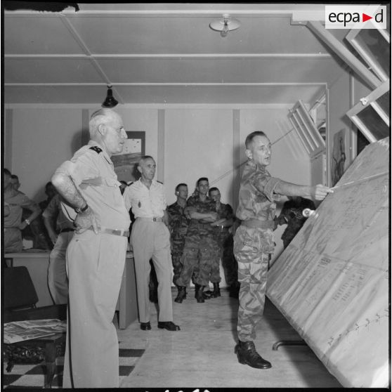 Exposé du colonel Bigeard.