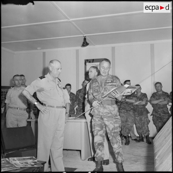 Exposé du colonel Bigeard.