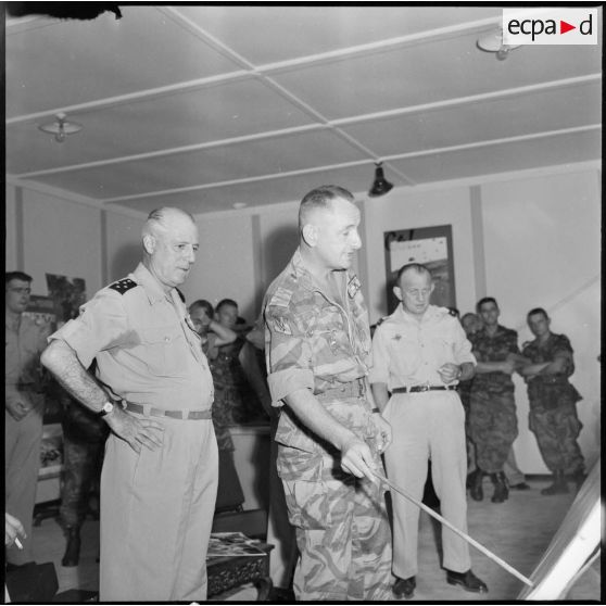 Exposé du colonel Bigeard.