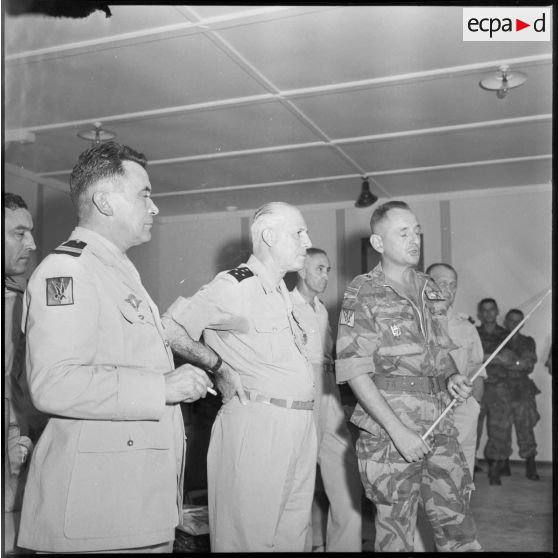 Exposé du colonel Bigeard.