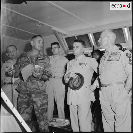 Exposé du colonel Bigeard.