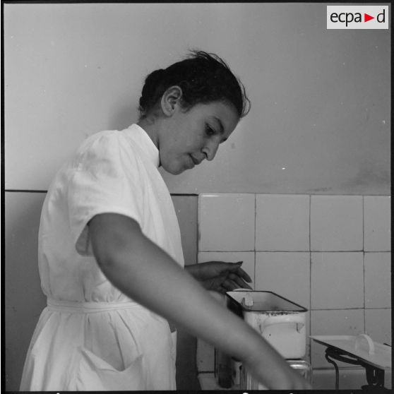 Equipe médico-sociale rurale itinérante dans la région d'Orléansville.