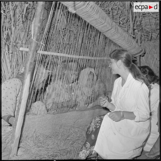 Equipe médico-sociale rurale itinérante (EMSI) en visite dans une mechta.