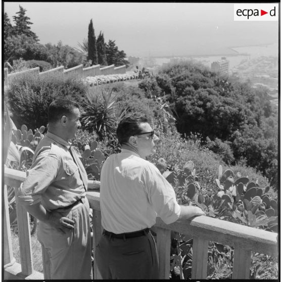 Le journaliste américain Jacques Aber visite Alger.