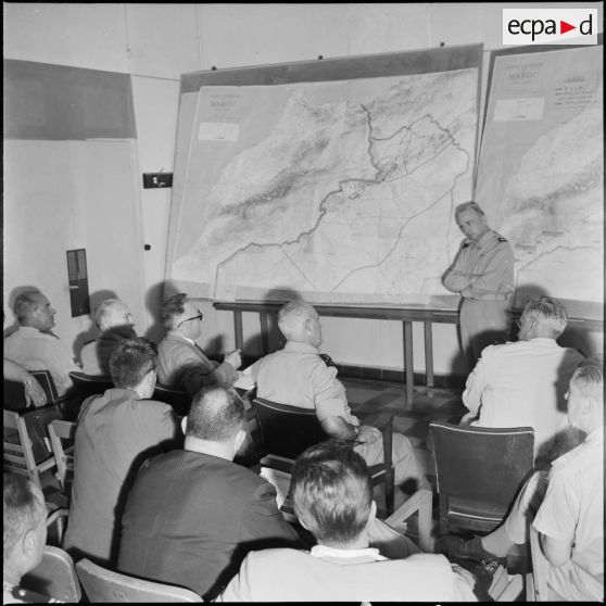 Exposé du général Buffin à Colomb-Béchar.