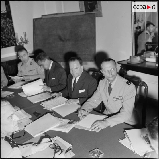 Réunion du grand conseil à la préfecture d'Oran.