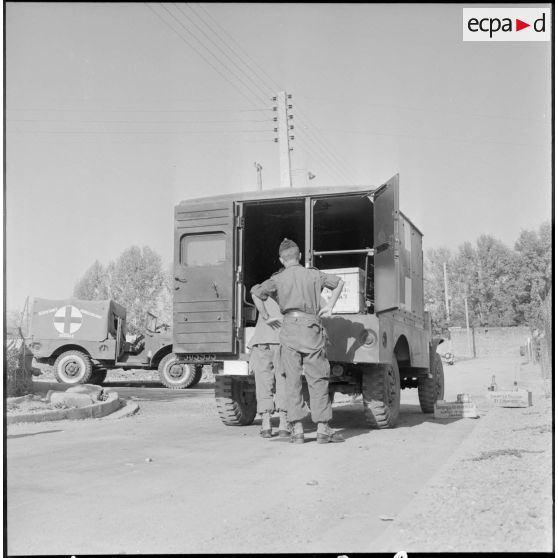 Région d'Oran. Transport de médicaments.