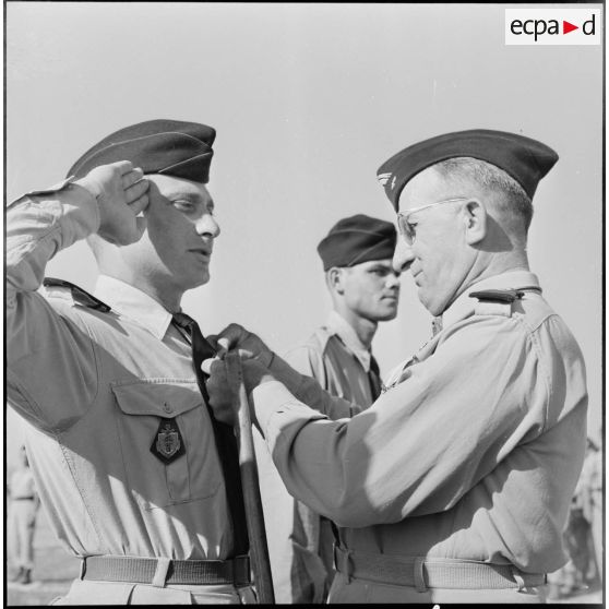 Remise de décoration à Bordj-Menaïel.