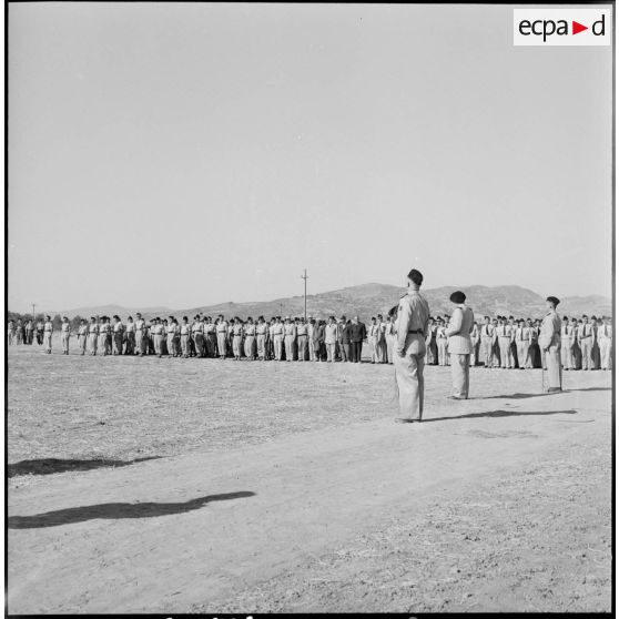 Cérémonie militaire à Bordj-Menaïel.