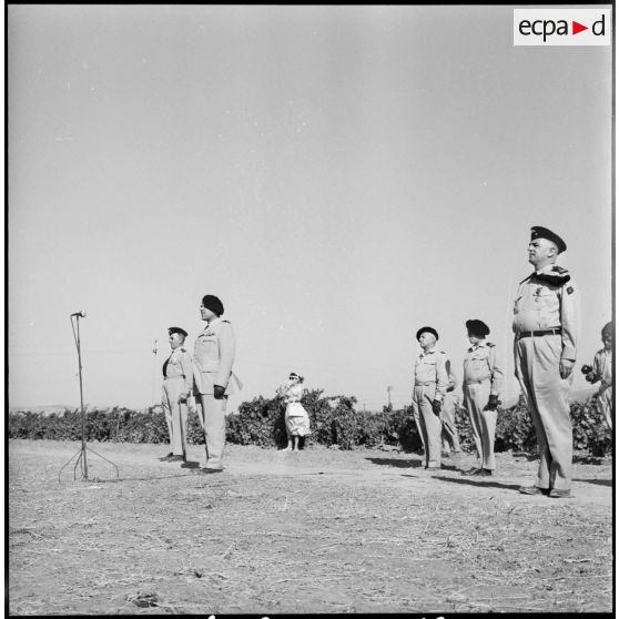 Cérémonie militaire à Bordj-Menaïel.