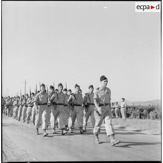 Cérémonie militaire à Bordj-Menaïel.