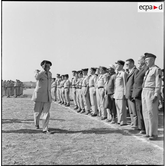 Cérémonie militaire à Bordj-Menaïel.