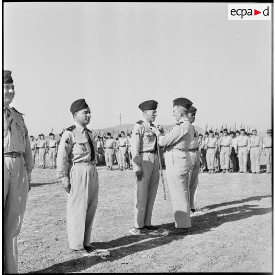 Remise de décoration à Bordj-Menaïel.