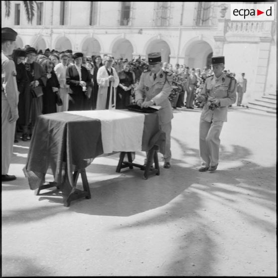 Obsèques de militaires du 9e régiment de zouaves (RZ) à Alger.