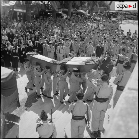 Obsèques de militaires du 9e régiment de zouaves (RZ) à Alger.