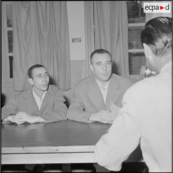 Le chef politique de la wilaya III du front de libération national (FLN), Mohamed Hattab, répond aux questions du speaker.