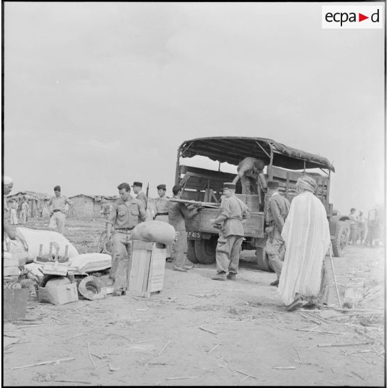 Déménagement d'un gourbi.