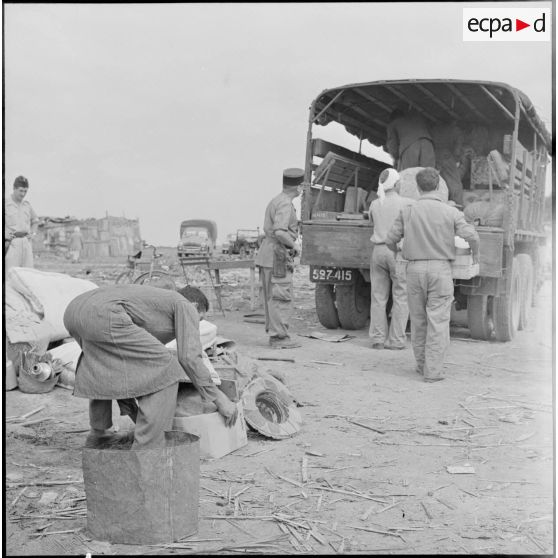 Déménagement d'un gourbi.