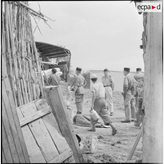 Déménagement d'un gourbi.