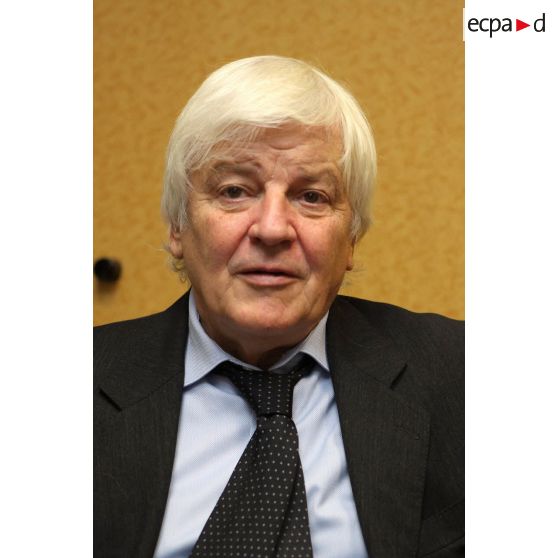 Portrait de Monsieur Jacques Perrin lors d'une interview présentant le film "L'empire du milieu du Sud".