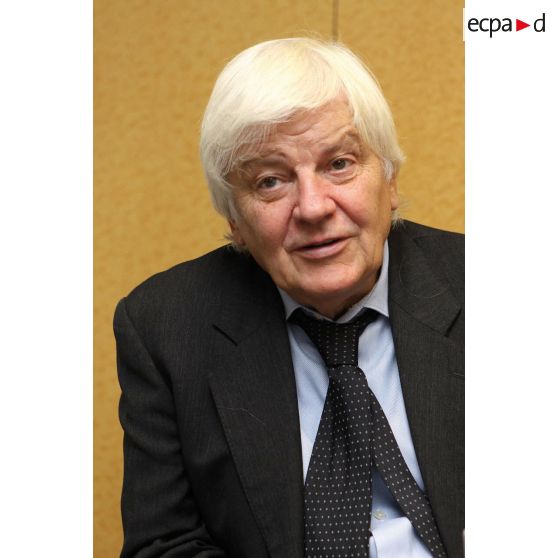 Portrait de Monsieur Jacques Perrin lors d'une interview présentant le film "L'empire du milieu du Sud".