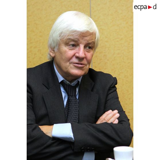 Portrait de Monsieur Jacques Perrin lors d'une interview présentant le film "L'empire du milieu du Sud".