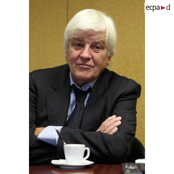 Portrait de Monsieur Jacques Perrin lors d'une interview présentant le film "L'empire du milieu du Sud".