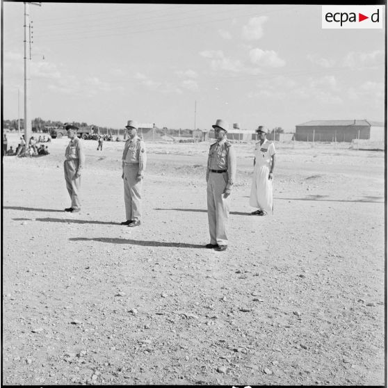 Cérémonie militaire en présence du colonel Tabouis.