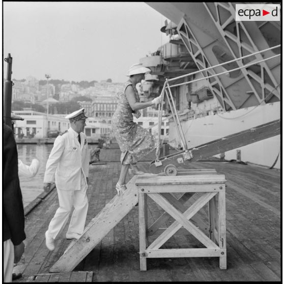 Arrivée du général Edmond Jouhaud et de madame.