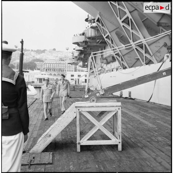 Arrivée du général d'armée Raoul Salan, commandant supérieur interarmées et commandant la 10ème région militaire (RM).