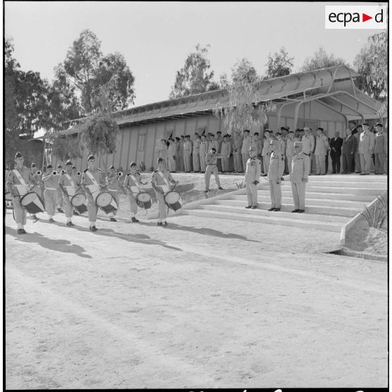 Le défilé de la musique du 9ème zouave.