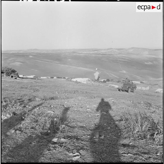 L'aviation bombarde l'oued où se trouve des fellaghas.