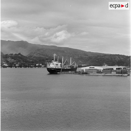 Port civil à Papeete.[Description en cours]