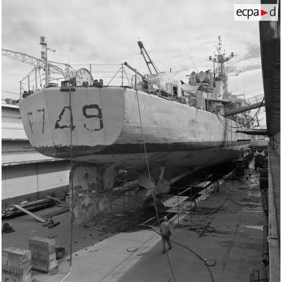 Aviso escorteur E.V. Henry en transformation à Papeete.[Description en cours]