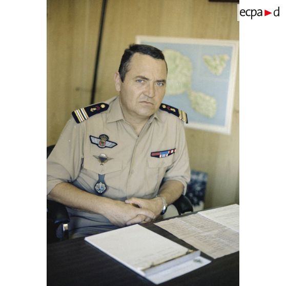 Portrait du lieutenant-colonel Leroy, chef de corps du 57e bataillon de commandement et de soutien pacifique (57e BCSP) et commandant du camp d'Arue.[Description en cours]