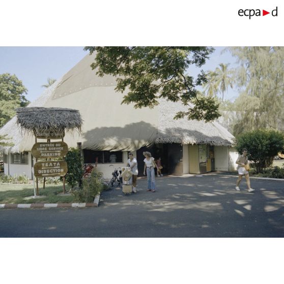 Groupe des foyers au centre d'Arue.[Description en cours]