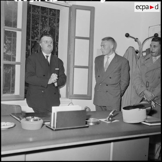 Monsieur Belotte, directeur du cabinet du préfet, pendant sa conférence au Clos Salembier.