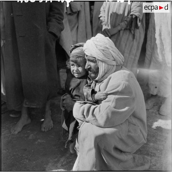 Un musulman amène sa fille au médecin.