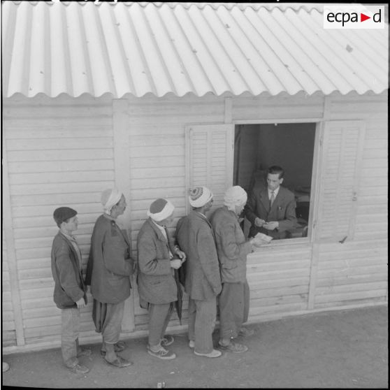 Les chômeurs viennent demander du travail à la section administrative urbaine (SAU).