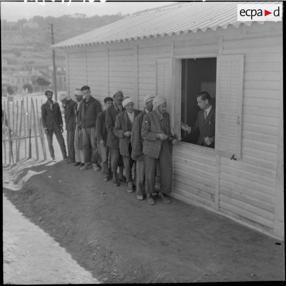 Les chômeurs viennent demander du travail à la section administrative urbaine (SAU).