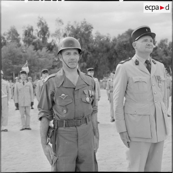 Remise de décorations par le général Chapelle.